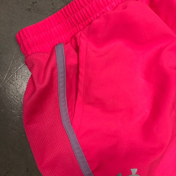 Hot pink under armour shorts - Picture 4 of 5